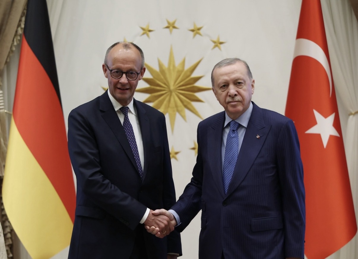 Cumhurbaşkanı Erdoğan, Almanya Başbakanı Merz’i Cumhurbaşkanlığı Külliyesi’nde Resmî Törenle Karşıladı