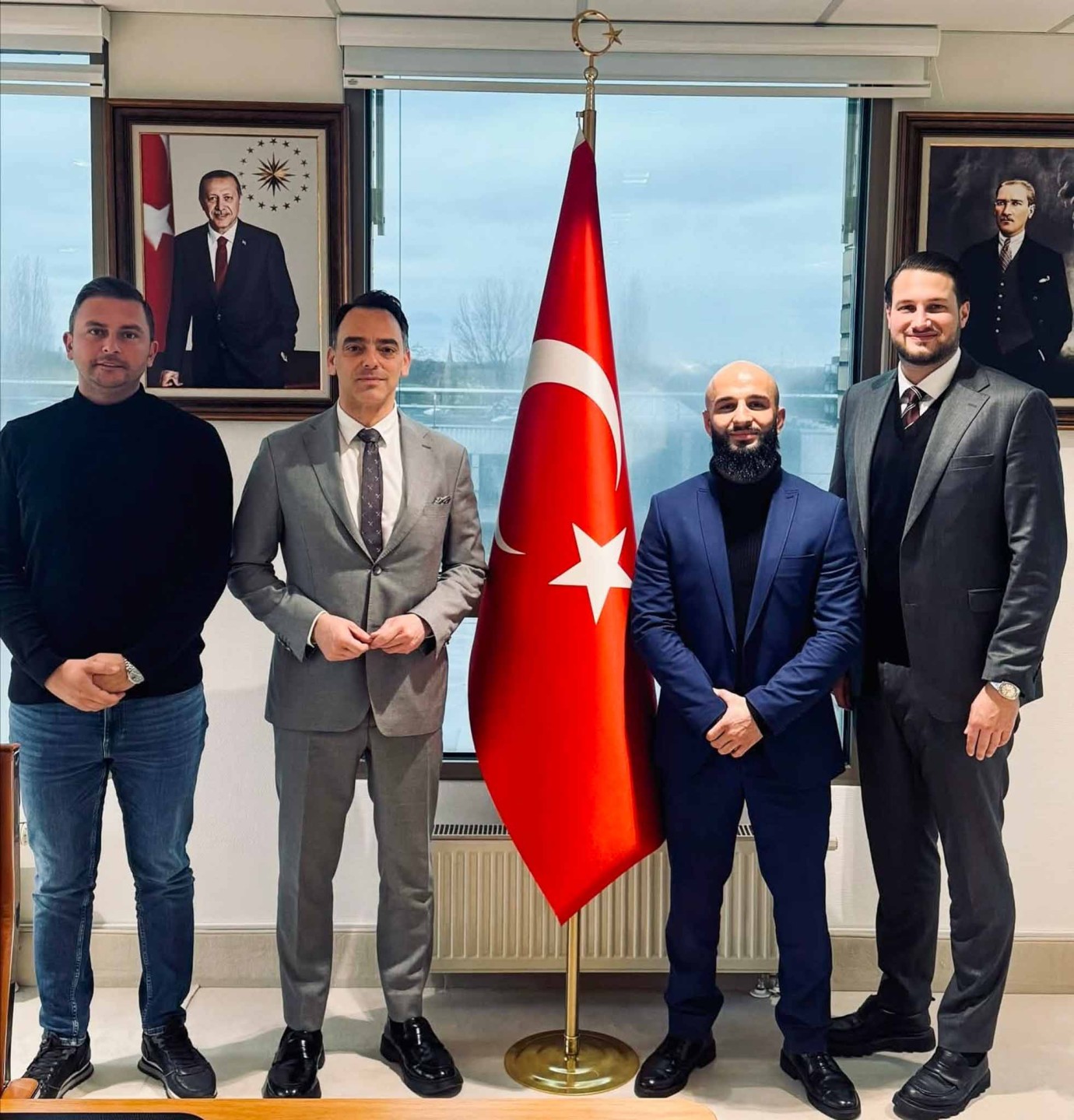 Başkonsolos Ali İhsan İzbul, MMA Sporcusu Harun Kurt ile Gençlik ve Spor Üzerine Görüştü