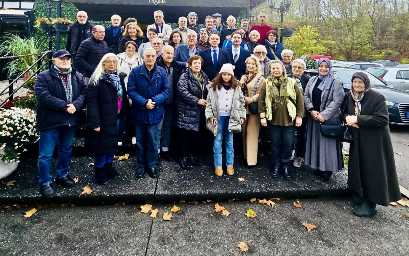 Başkon­so­los Ali İhsan İzbul, Duisburg’da Emekli Öğretmenlerle Buluştu