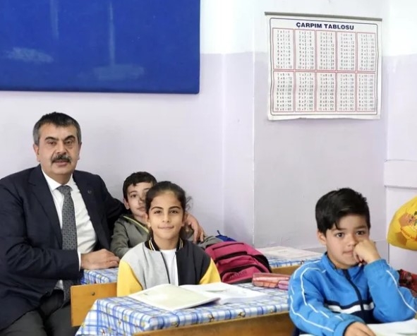 Eğitimde Karne Heyecanı... Bakan Tekin’den Yaz Tatili Mesajı